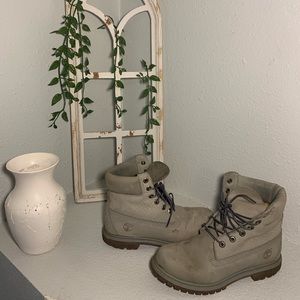 Gray Timberland Women’s Boots 8
